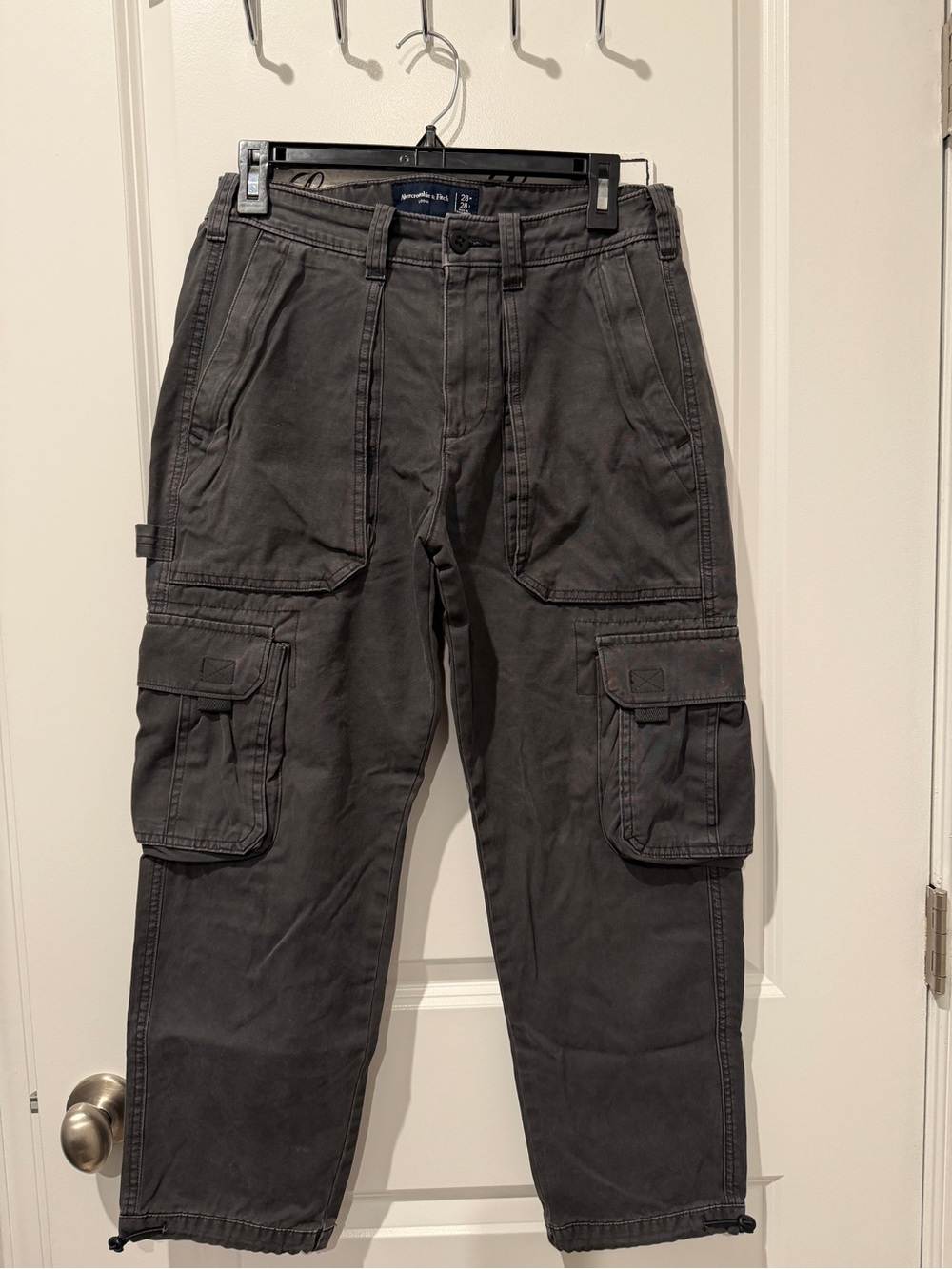 Men’s Abercrombie & Fitch Charcoal Gray Cargo Pants 28x28